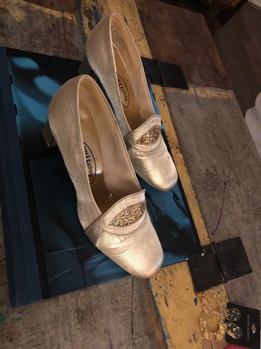 Vintage Gold Metallic Ladies Dress Pumps Retro Cool Heel Size 7