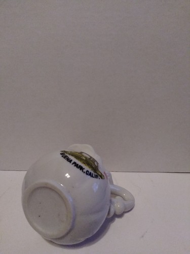 Rare Vintage KNOTT'S BERRY FARM Coffee Creamer Syrup Pitcher Gold Trim Fragile