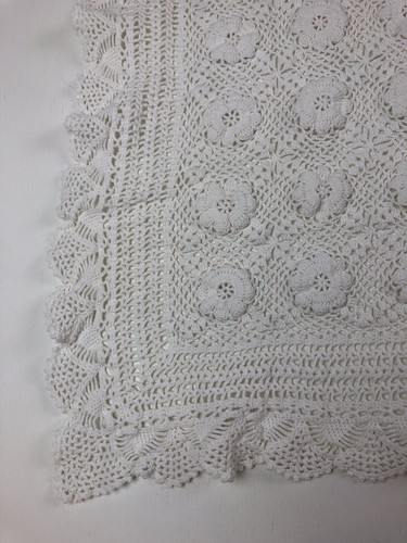 VTG Hand CROTCHED White Lace Tablecloth Bedspread Coverlet Topper 48.5