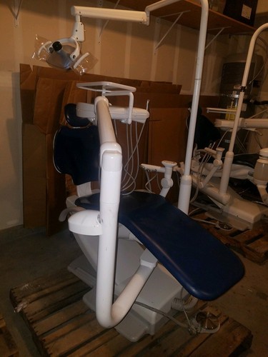 ADEC 511 DENTAL CHAIR W/ DELIVERY UNIT, ASSISTANT ARM & LIGHT~2010