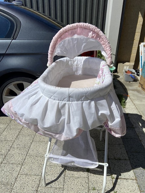 gumtree bassinet