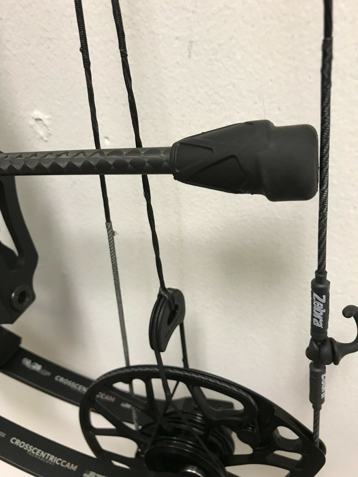 Mathews Triax Compound Bow RH 28/60 Black Archery