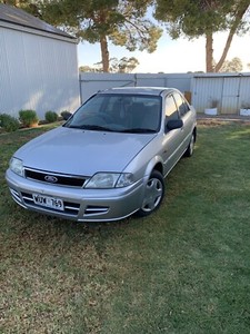 Ford laser 2001