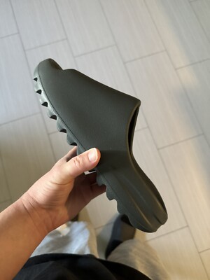 adidas Yeezy Slide  Dark Onyx  Size 12 - ID5103 - 2024 adidas YZY Slide