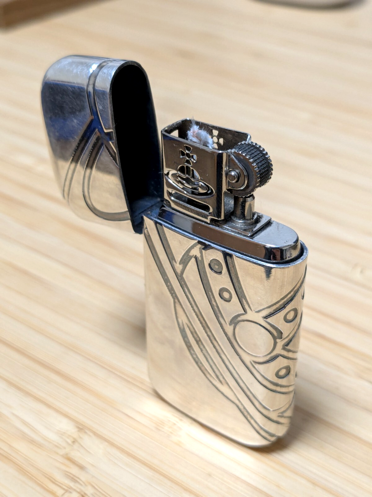 小物 vivienne westwood orb stamp oil lighter Vivienne Westwood Vintage Oil Lighter Orb Pattern Silver