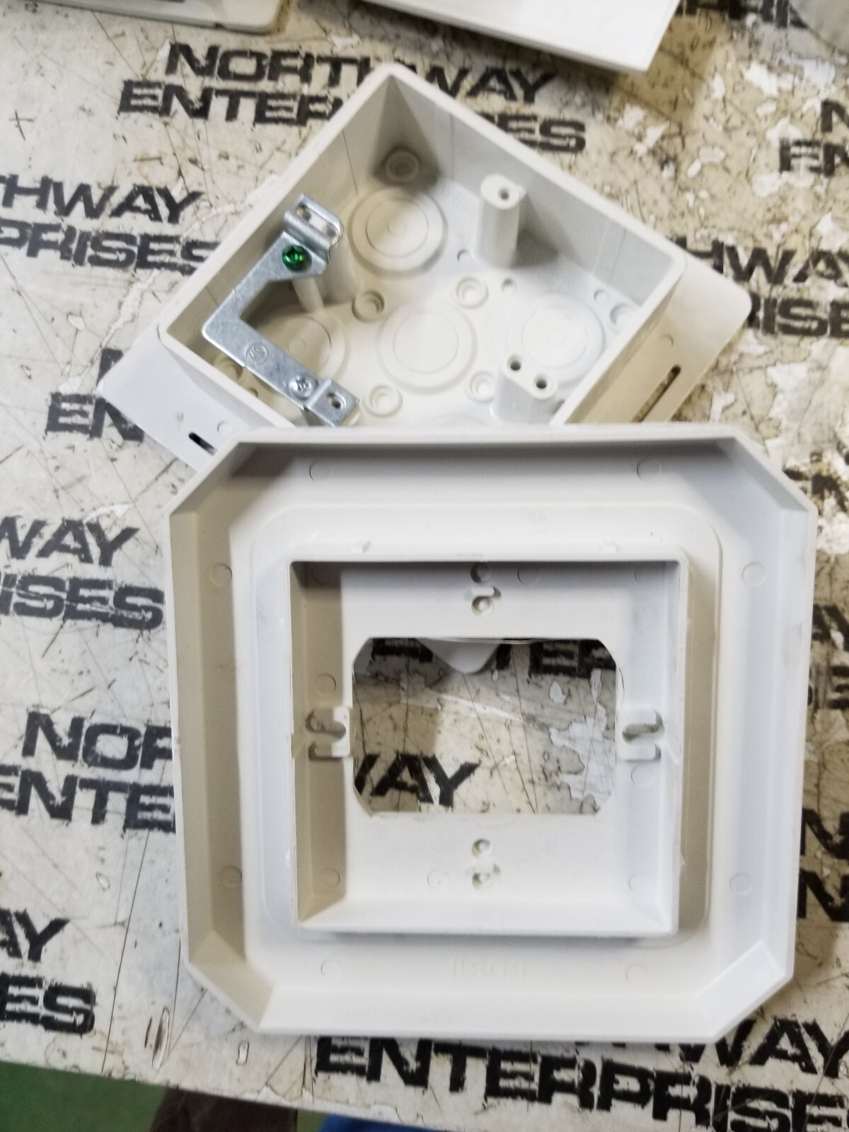 LOT OF 3 SETS - ARLINGTON 8091F Siding Mount Box-Cover Kit - Picture 1 of 5