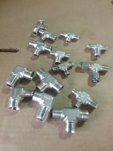 14 ASSORTED SWAGELOK FITTINGS  2372
