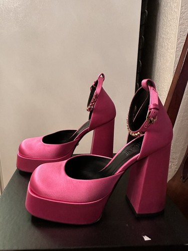 【関税&送料込】Versace Aevitas Medusa Platform Sandals Medusa Aevitas embellished platform sandals in black