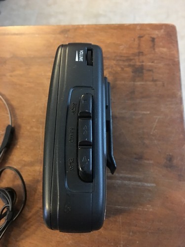 White-Westinghouse FM/AM Stereo Cassette Player WCS-2212 With Headphones