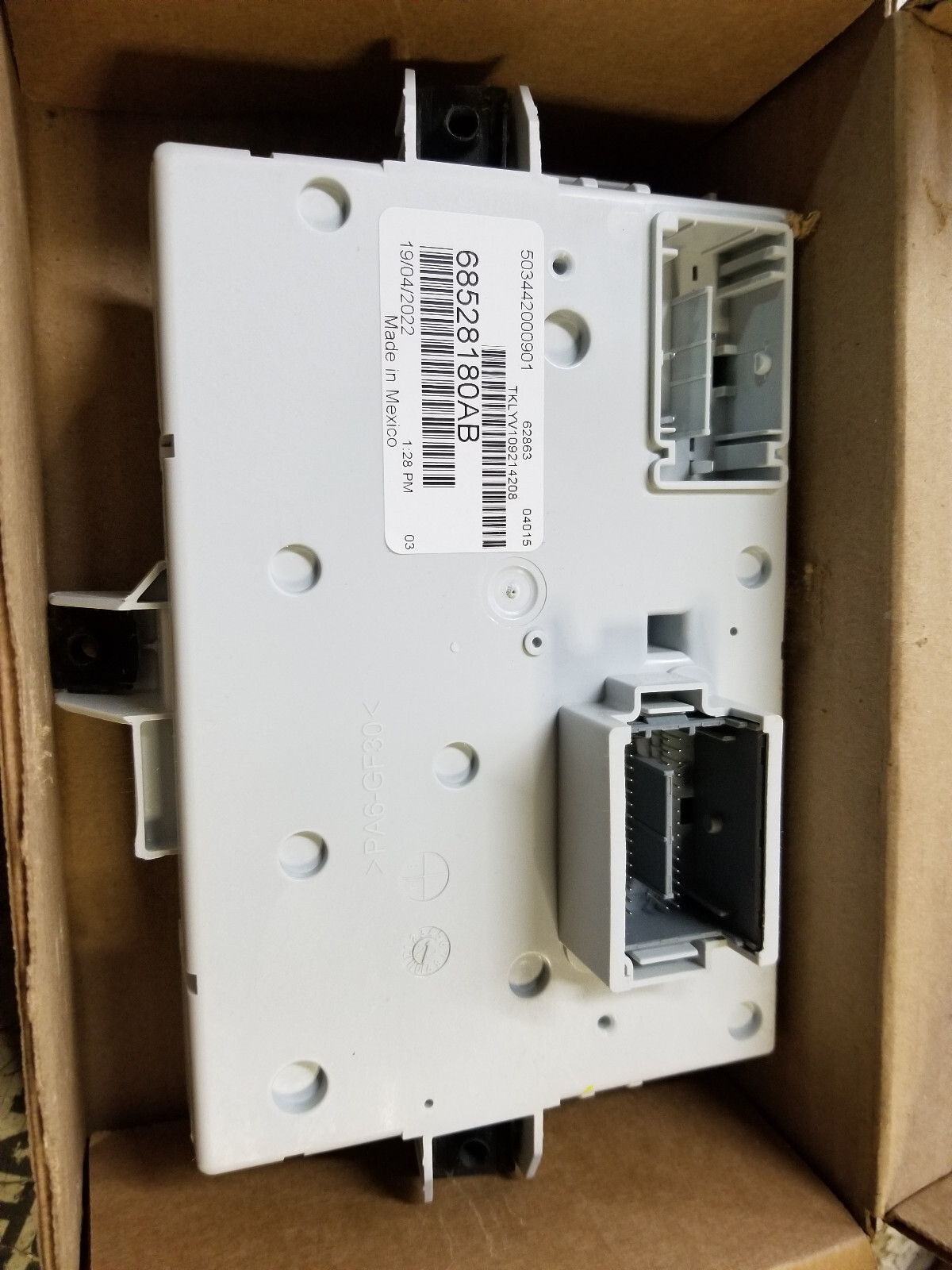 NEW MOPAR 68528180AB BCM 2012-2023 JEEP CHEROKEE Body Controller Module - Picture 5 of 6
