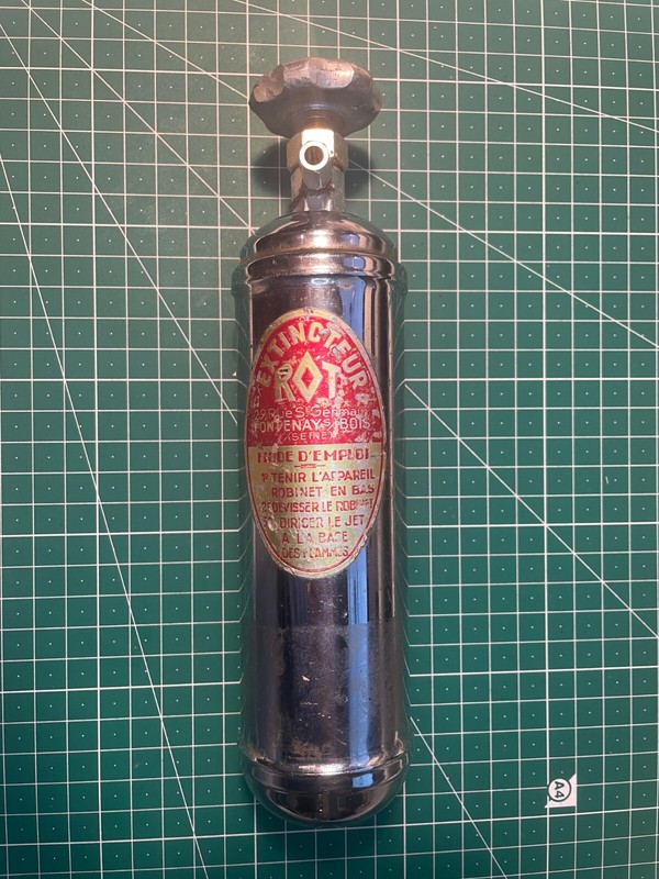 Ancien Extincteur De Collection Rot