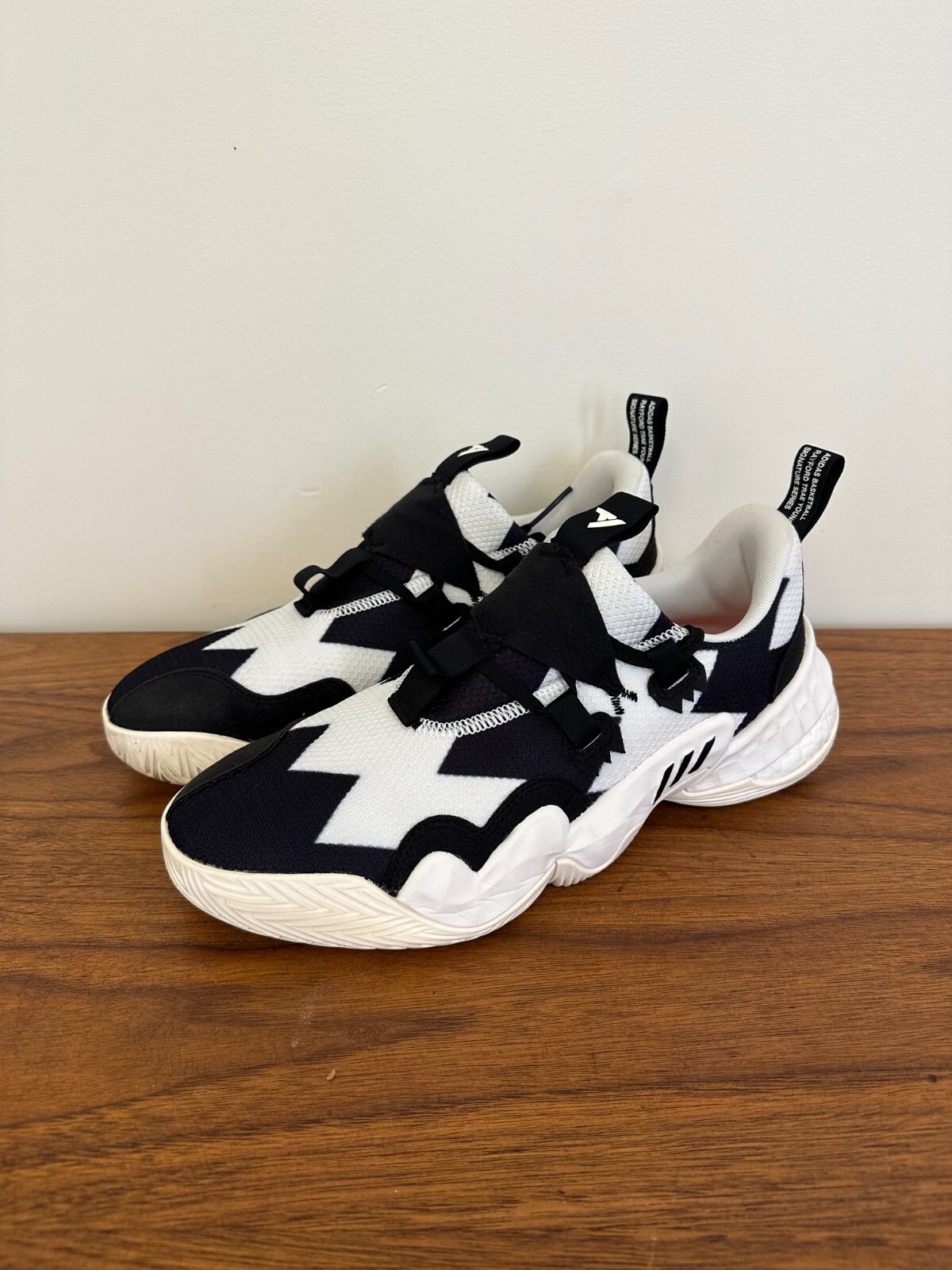 シューズ(男性用) Adidas Trea Young 1 Amazon.com | adidas Trae Young 1 Shoes Men's, Black, Size