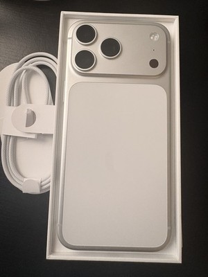 新品未使用　香港版　iPhone 17 Pro Max 256GB Silver Apple iPhone 17 Pro Max Silver 256GB