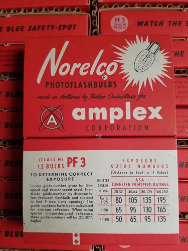 NOS Norelco Photoflashbulbs PF3 Camera Bulbs  FULL CASE in Original Shipping Box