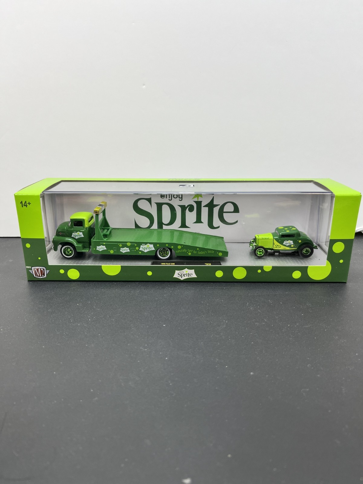 M2  1956 フォード COE & 1932 フォード・チューダーセダン M2 Machines 1:64 Auto-Haulers 1956 Ford COE & 1932 Ford