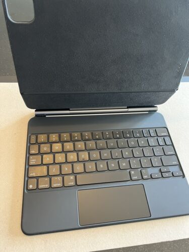 Apple Magic Keyboard for 11 Apple Magic Keyboard for 11