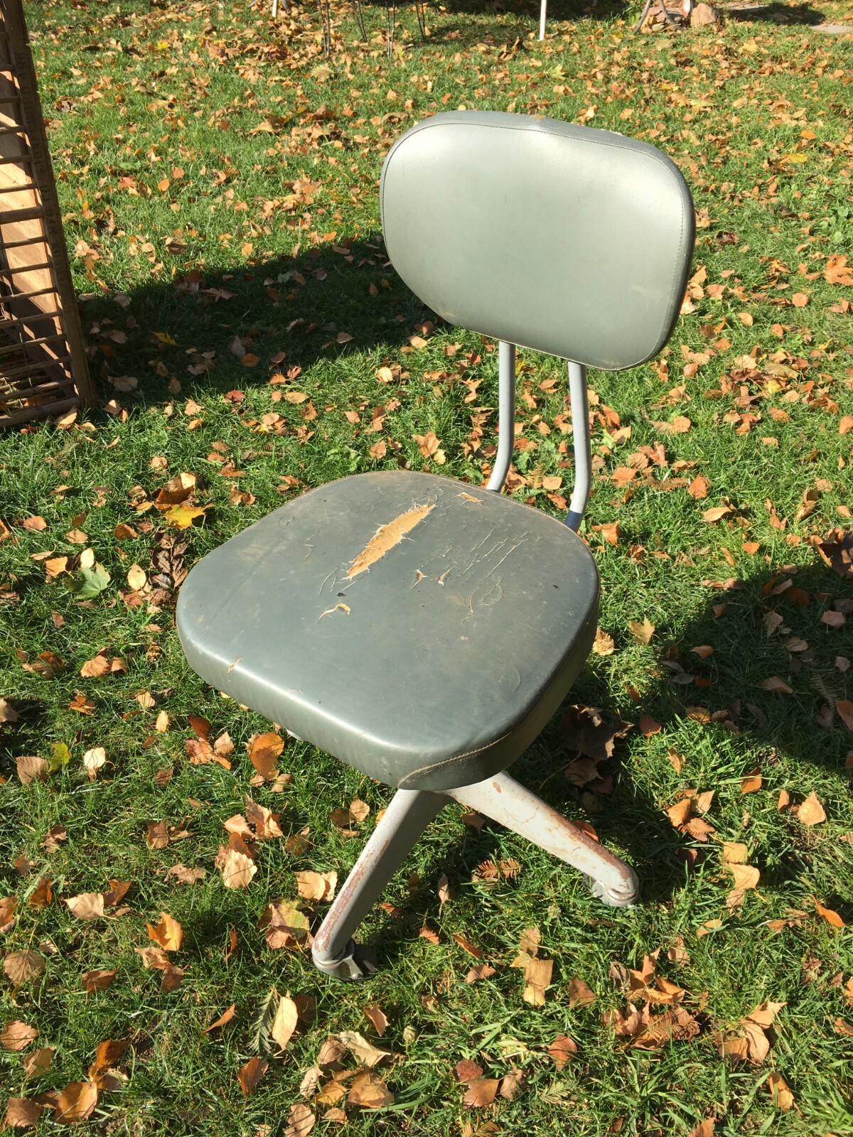 Vtg OKAMURA JAPAN Tanker Swivel Rolling Office Chair