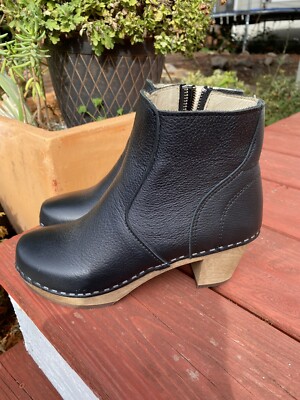 Maguba Auckland Swedish Clogs Boots  Black Size US Womens 7/37 *flaw