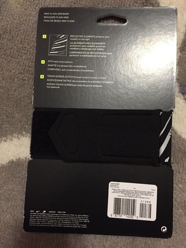 Nike Running Reflective Flash Arm Band Fits Most Cell Phones Touch-Screen Access