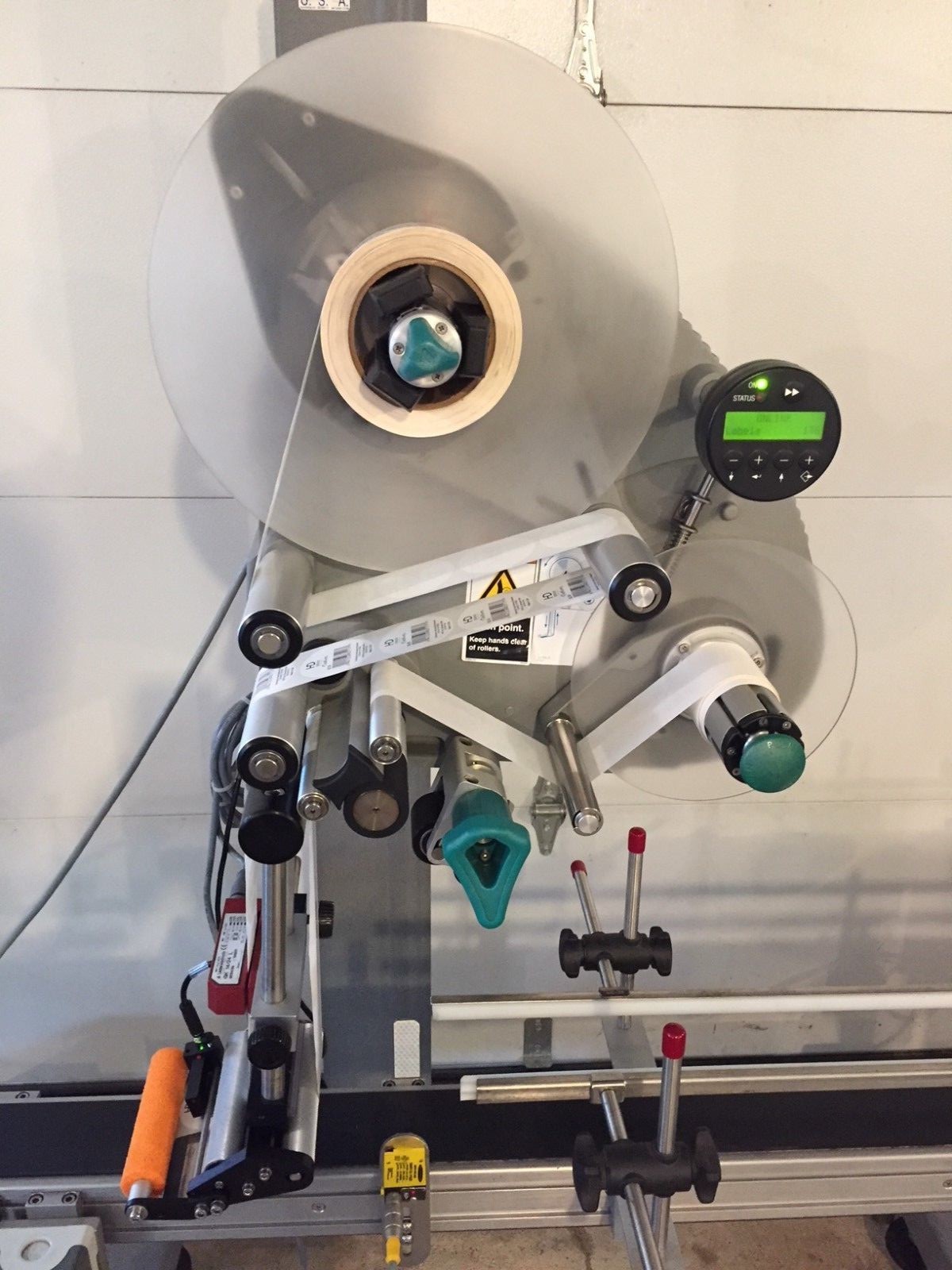 Avery Dennison ALS204 LH Merge-Apply Labeler with R.L. Craig Conveyor