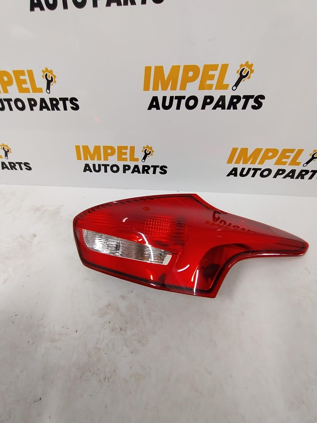 FORD FOCUS LZ 07/2015-11/2018 RIGHT TAILLIGHT NON-LED TYPE HATCH TREND 2017 Ford Focus