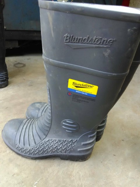 blundstone gumboots near me