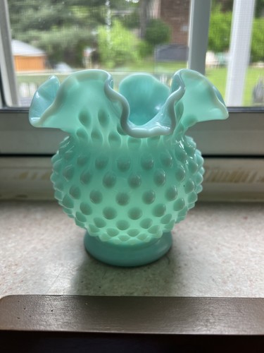 VINTAGE　LARGE FENTON HOBNEIL FLOW VASE Large 8 Inch Vintage Fenton Hobnail Blue & White Vase - Blue