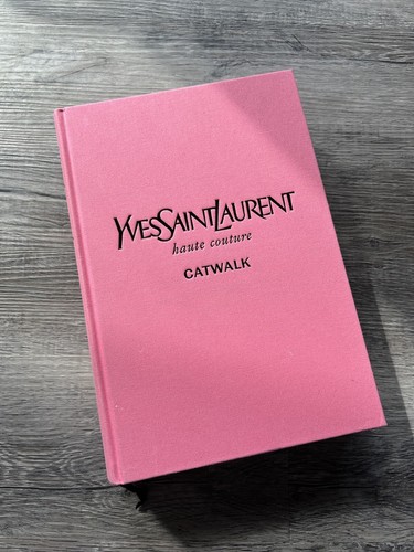 イブサンローラン キャットウォーク YVES SAINT LAURENT haute couture catwalk | Saint Laurent