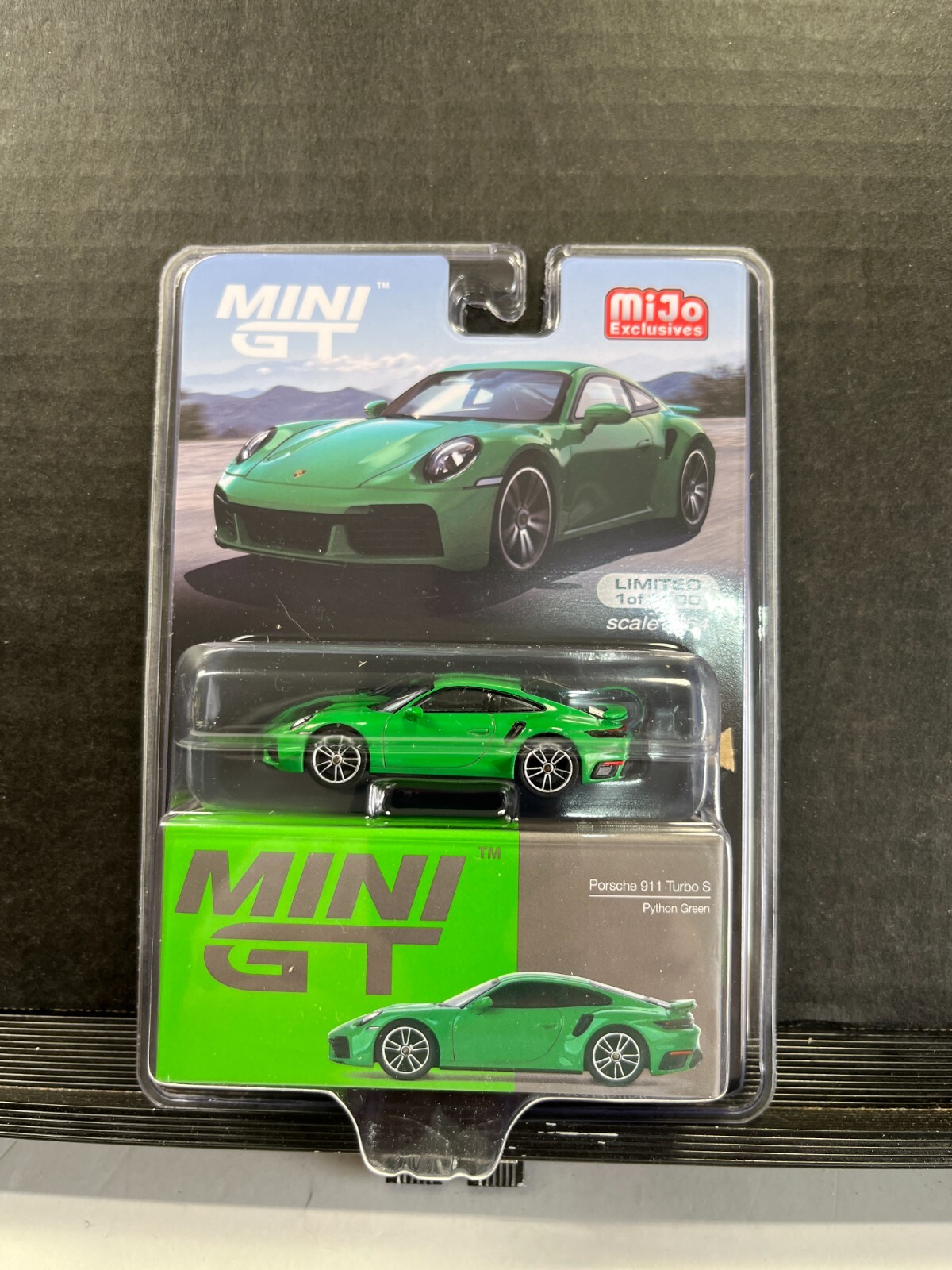 ミニカー MINI GT Porsche 911 Turbo S Python Green Mini GT 1:64 Petersen Porsche 911 Turbo S (Python Green