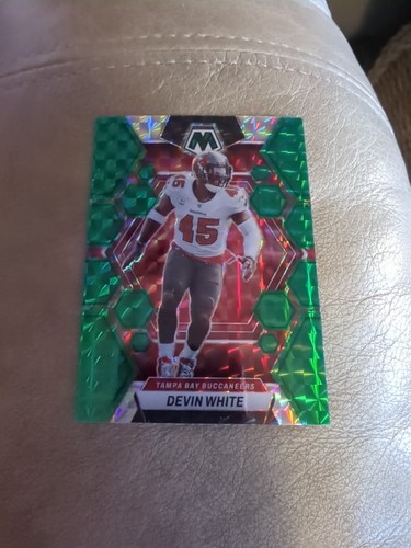 PANINI NFLカード SELECT PRIZM DEVIN WHITE TAMPA BAY BUCCANEERS 111/199 #RM-DW 送料無料 中古 IT1 2023 Mosaic Football #231 Devin White MOSAIC GREEN PRIZM