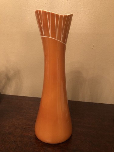 Stunning  Cmielow Made In Poland Porcelain Vase C-107-945/33. Mint Condition.