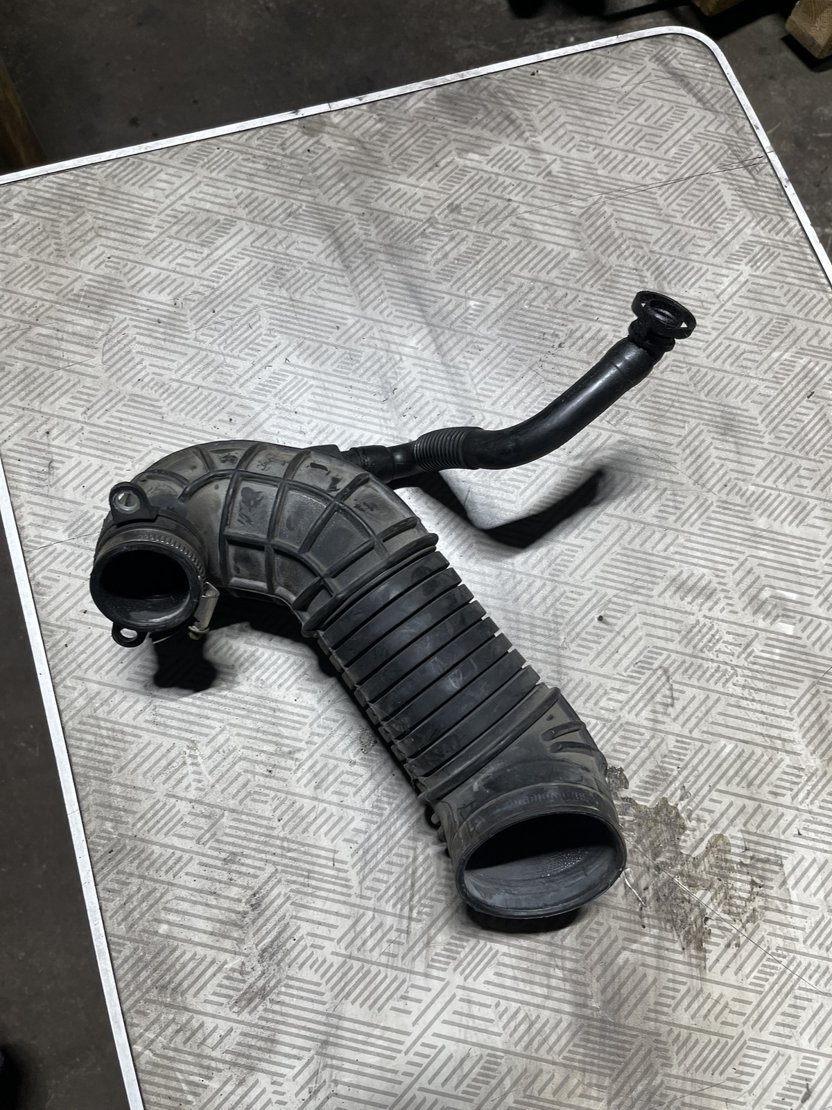 Audi A4 S4 B7 8E 8H Diesel - Air Intake&Breather Hose Pipe 03G103493Q 8E0129615J