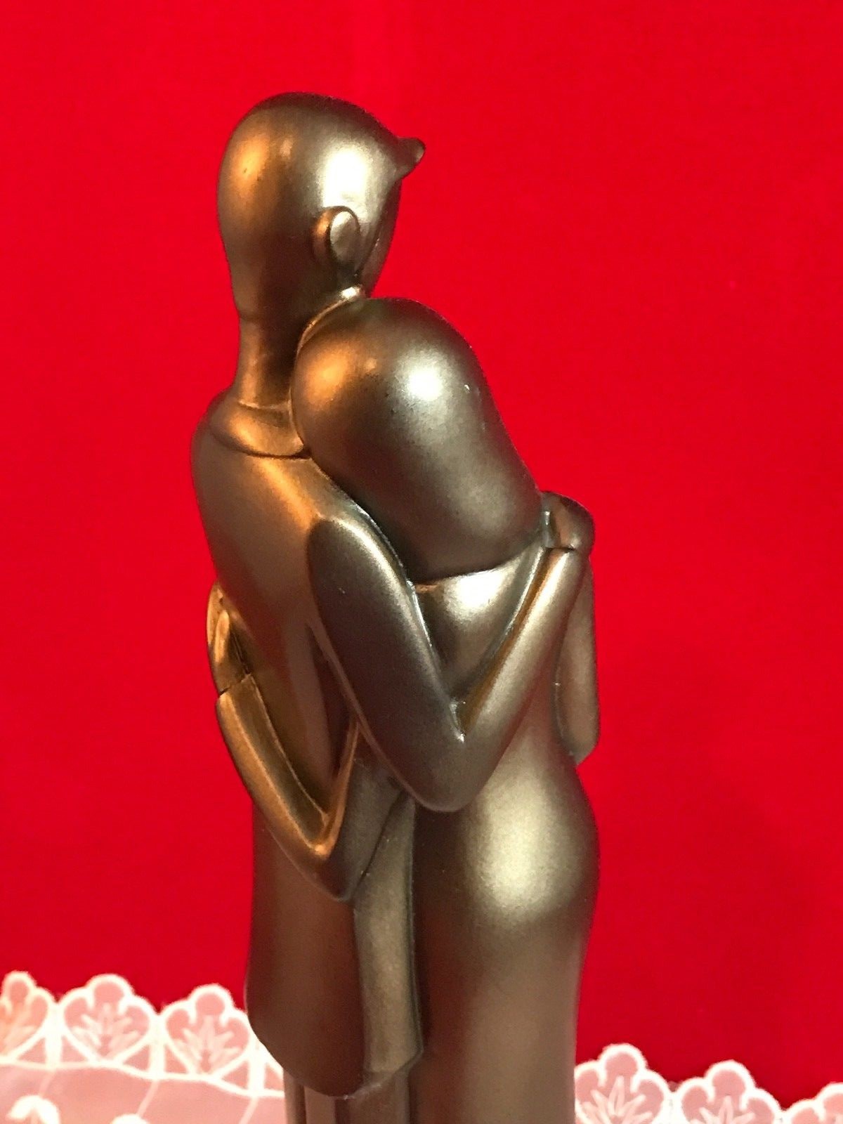 Loving Couple Holding Hands Bronze Resin 11