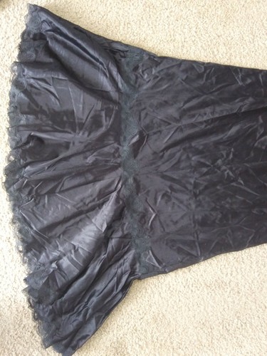 NWT ASHLEY TAYLOR SIZE SMALL BOTTOM FLARE BLACK LACE BEAUTIFUL Women's Slip