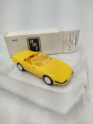1995 C4 Corvette Convertible Yellow Dealer Promo Car 1:25 Amt ERTL # 6654 New
