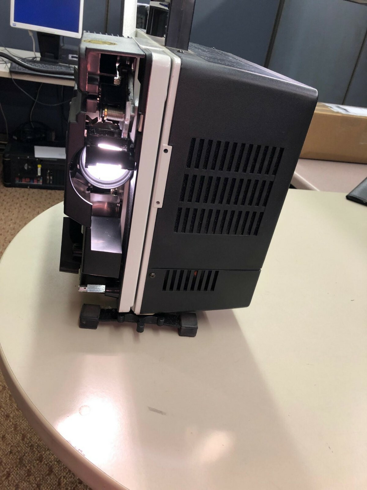 Elmo 16-CL MO Magnetic & Optical Channel Loading 16mm Film Projector Movie 16CL