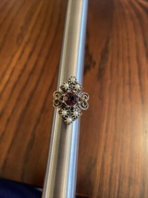 Women s Ring Size 5.5  Beautiful Design