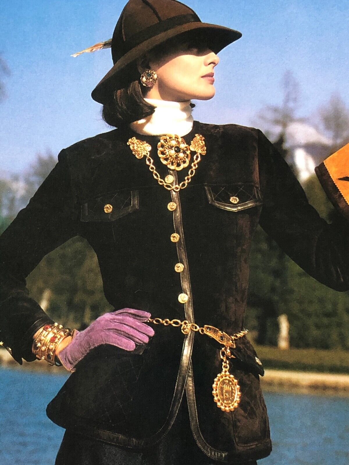 CHANEL VINTAGE 1988A MUSEUM LEATHER JACKET 14K GOLD CC CHANEL VINTAGE 1988A MUSEUM LEATHER JACKET 14K GOLD CC