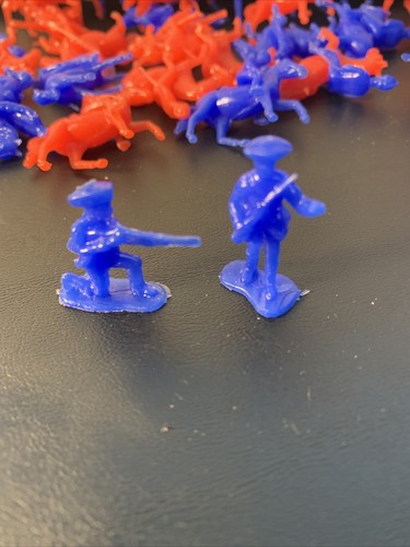 1960'S HELEN OF Toy REVOLUTIONARY SET Of 64 PIECES KIDS SOLDIERS PLASTIC VINTAGE