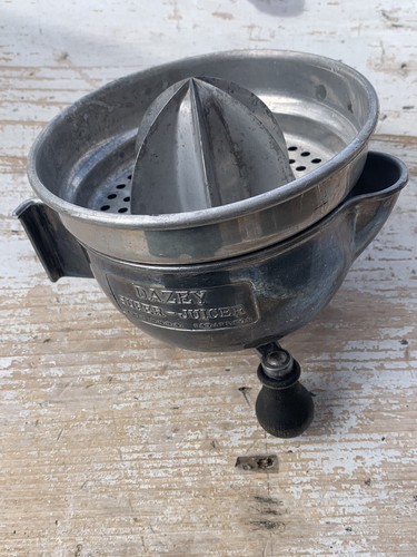 Vintage Dazey Corporation Wall Mount Citrus Fruit Super Juicer (16E)
