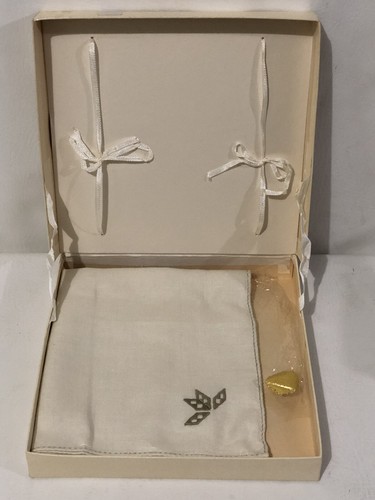 Vtg Pure Linen Hand Embroidered Tea, Luncheon, Dinner Napkins Set of 3 Brand New