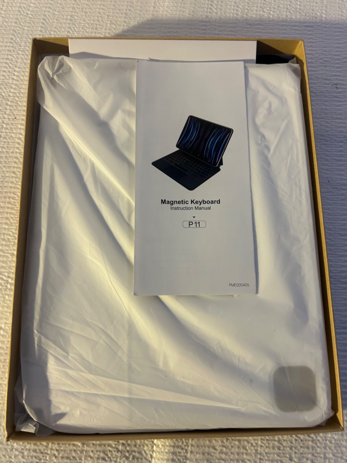P11 Magnetic Wireless Keyboard Case White for iPad Pro 11