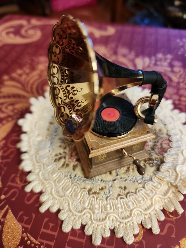 Rare Bodo Hennig Working Victrola