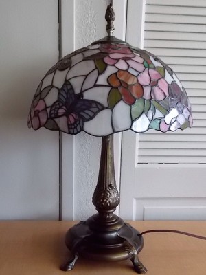 Tiffany StyleButterfly Table LampStained Glass MultiColor Flowers