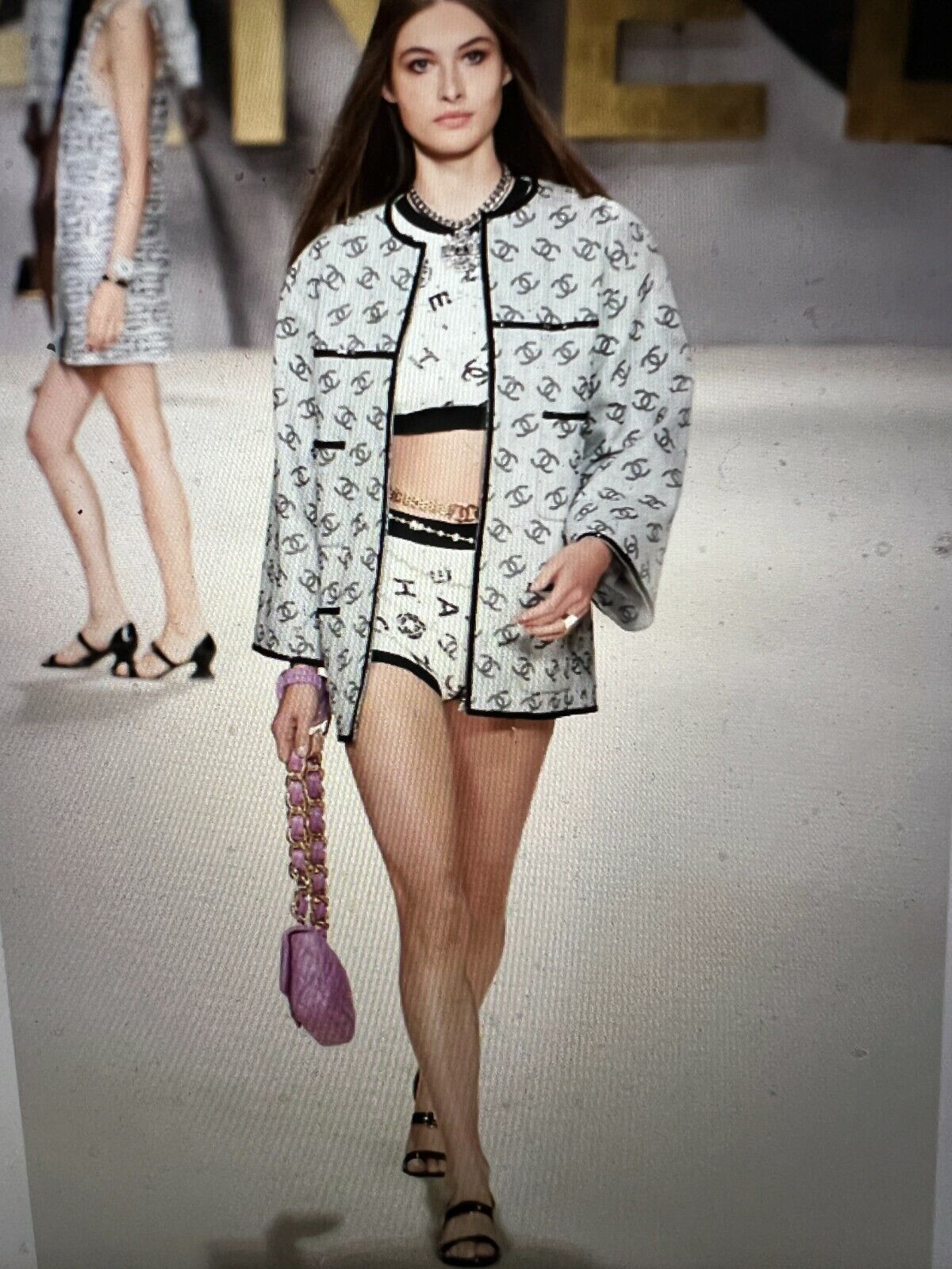 CHANEL 22S NEW TAGS Black White CC LOGO JACKET JEWELED CHANEL 22S NEW TAGS Black White CC LOGO JACKET JEWELED