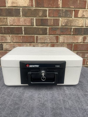 Sentry 1100 Portable Fire Safe Security Box Chest Lockbox w/ Keys - EUC