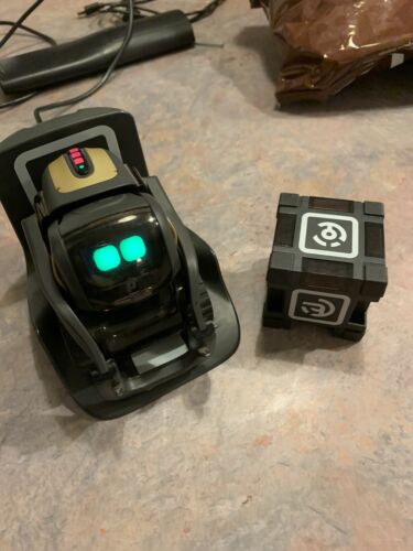 Vector Robot - used, but good condition - working - Charger, Cube And Robot