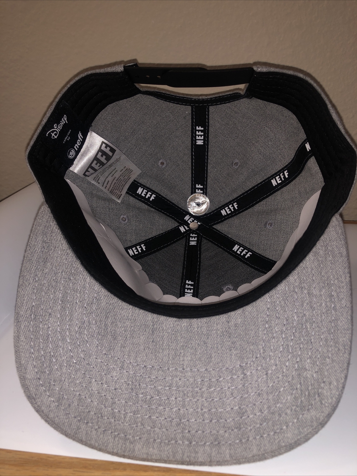 Шляпа Brand NEW NEVER WORN Disney Neff 