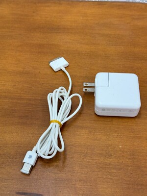Apple iPod charger 12V A1070  FireWire 400 to 30-pin sync cable, Bad cosmetic