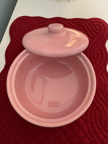 MID CENTURY BAUER PINK CASSEROLE WITH LID 1 QUART